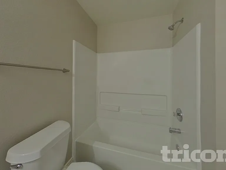 451 Presidents Ct — Photo 16