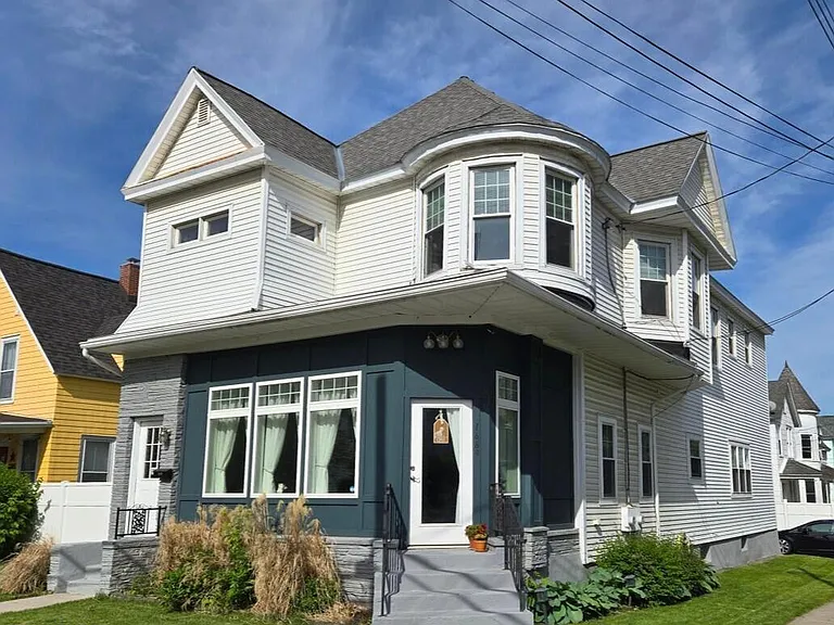 1687 Avenue A — Photo 1