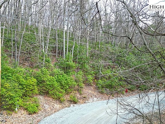 2nd image of 148 Rhododendron Drive