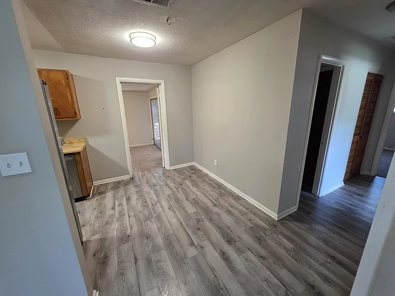 215 Newcastle Dr — Photo 4