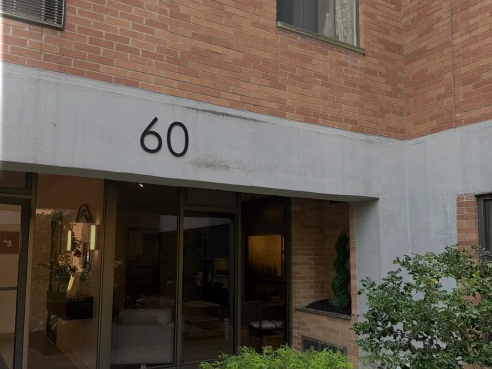 60 Pleasant St #208