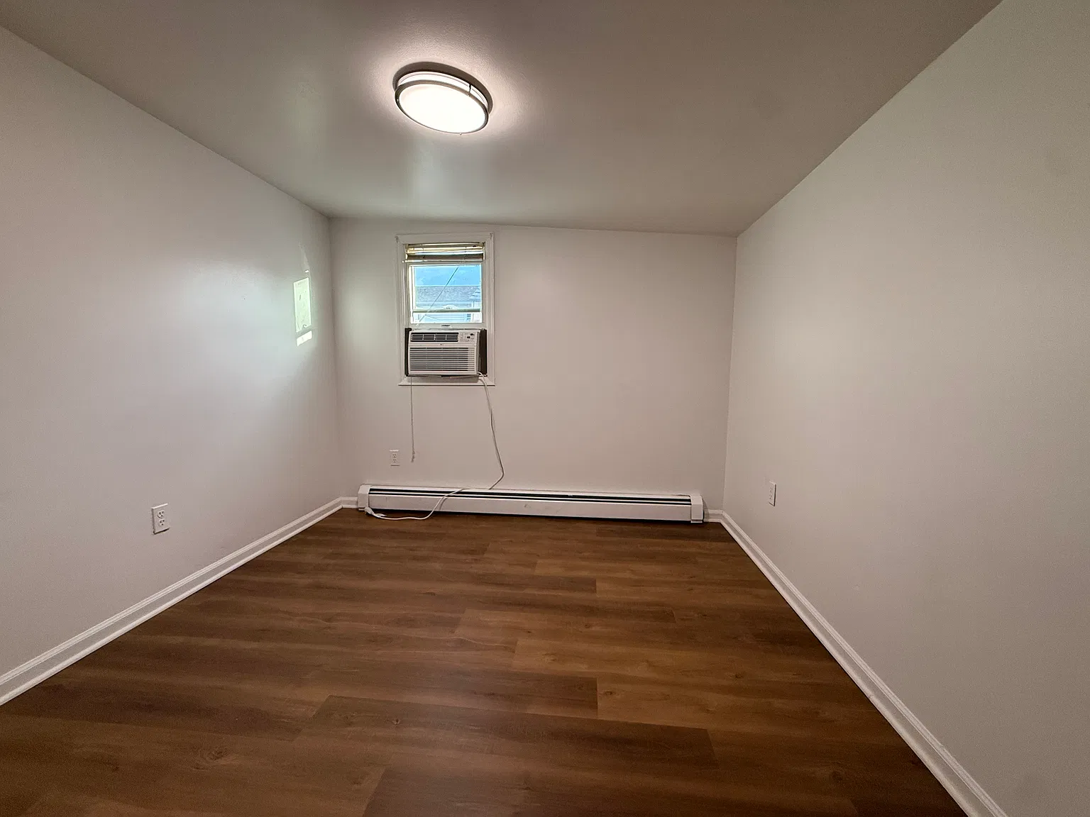 3 bed, 1100 sqft, $2,900 — Photo 4