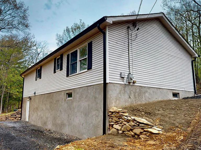 101 Arbutus Ct — Photo 6