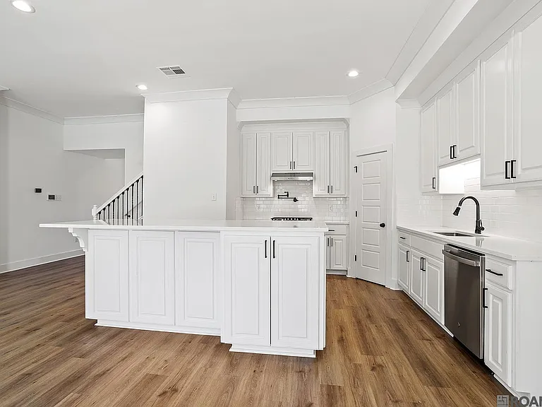 802 Marlstone Dr — Photo 2