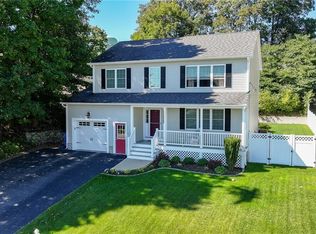 44 Hillside Rd, Lincoln, RI 02865