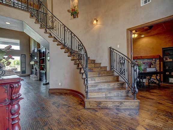 4th image of 6301 N Wildwood Ln