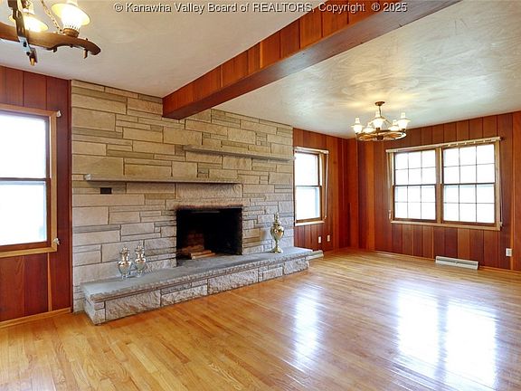5th image of 1061 Garden Heights Dr