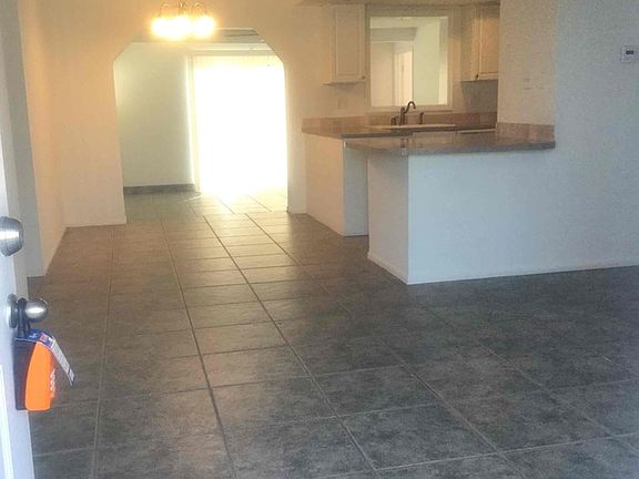 2nd image of 305 NE Floresta Dr #D