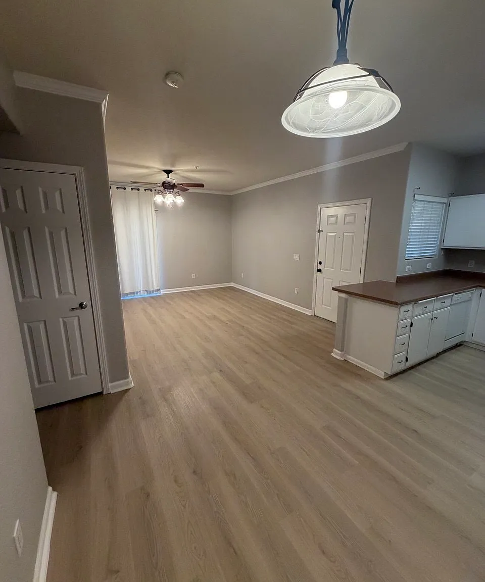 1 bed, 758 sqft, $1,900 — Photo 3