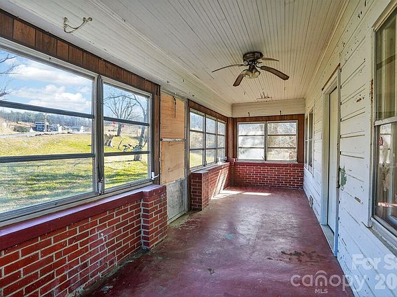 3rd image of 47 Stone Cottage Rd