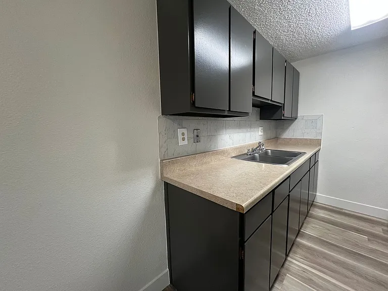 10th Street Square Apartments — Photo 32