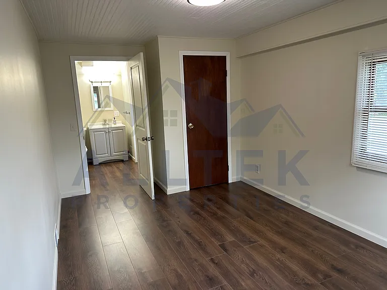 11900 Market St — Photo 13