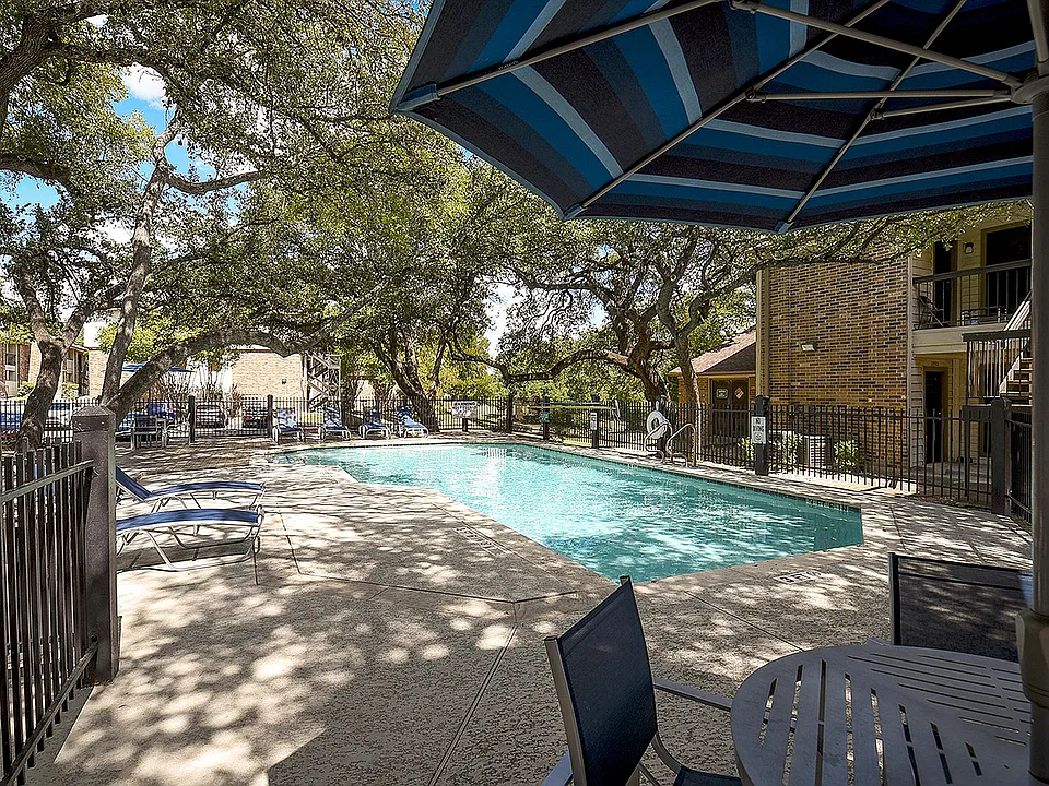 Cricket Hollow Apartments