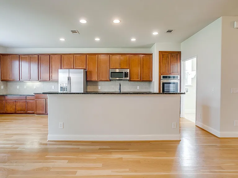1845 Dexter Ln — Photo 8