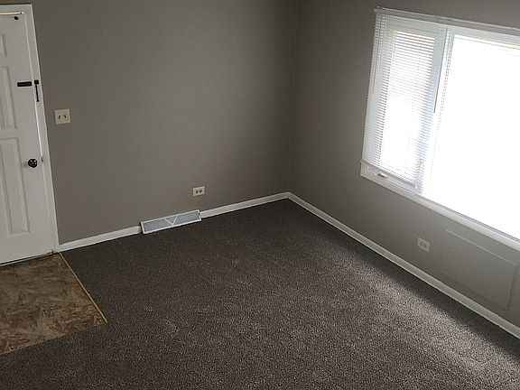 3rd image of 521 Ryan Ln APT B