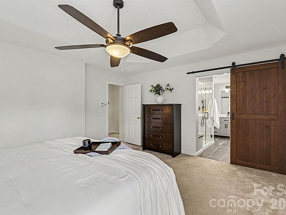 4th image of 4228 Piccadilly Ln