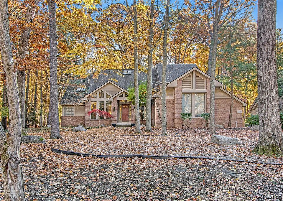 1st image of 3551 Oakleaf Dr