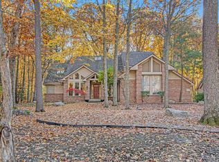 3551 Oakleaf Dr, West Bloomfield, MI