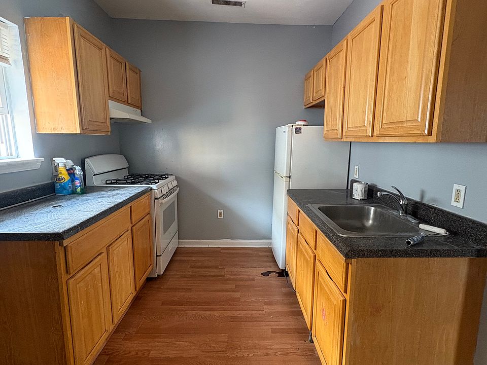 1st image of 152 7th St #4