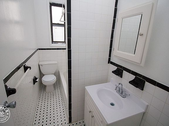 4th image of 1135 43rd St APT C3