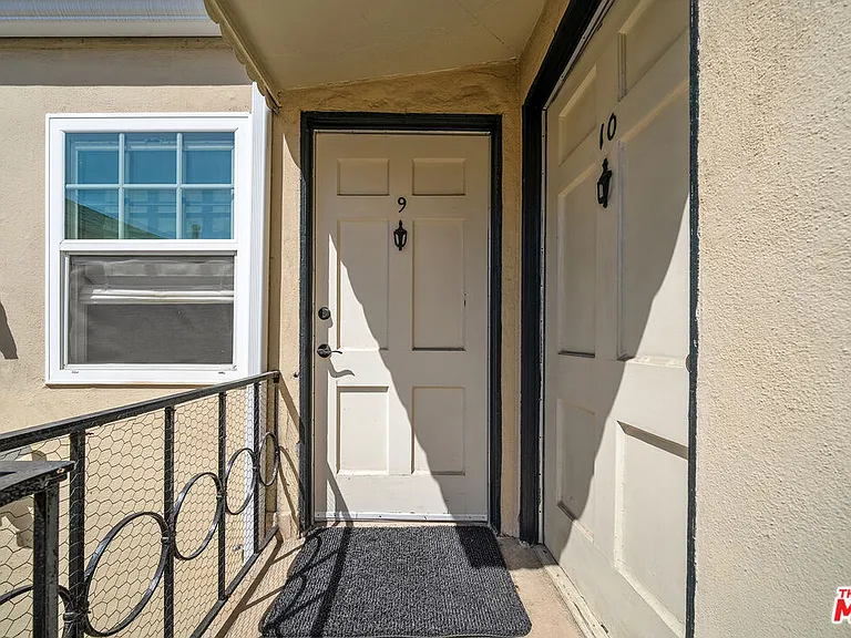 1238 S Beverly Glen Blvd #9 — Photo 3