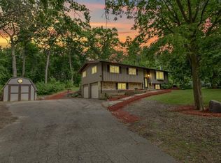 3882 Vilas Hope Rd, Cottage Grove, WI 53527