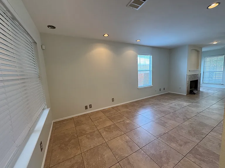 9338 Bartlett Fls — Photo 5
