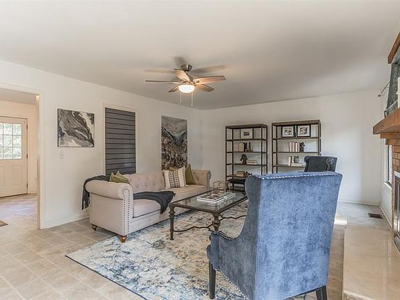 4th image of 3879 Lake Ct