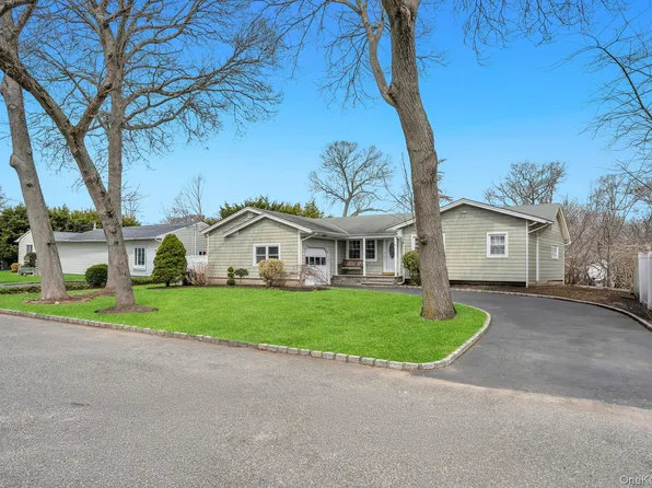 9 Wiggins Street, Ronkonkoma, NY 11779