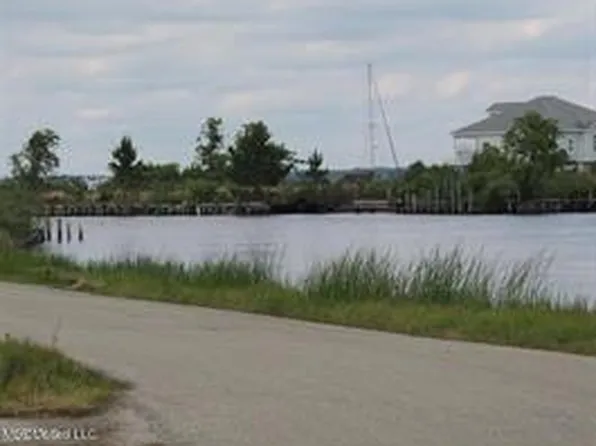 213 Skyline Dr, Bay Saint Louis, MS 39520