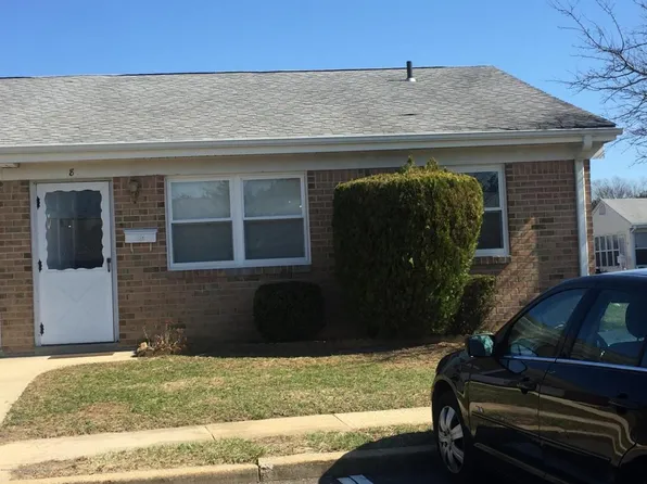 8 River Ln, Brick, NJ 08724