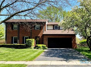 909 Brookfield Ln, Perrysburg, OH 43551