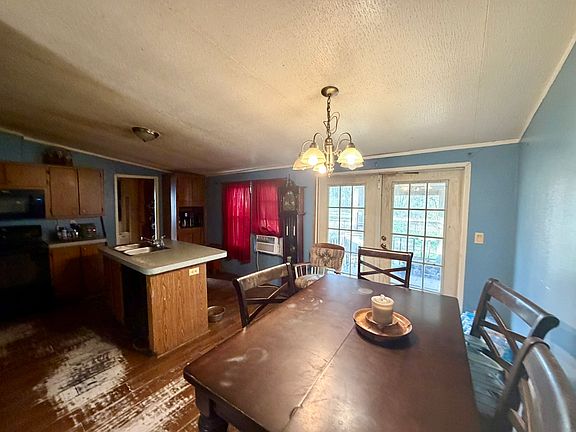 3rd image of 721 Richardson Rd