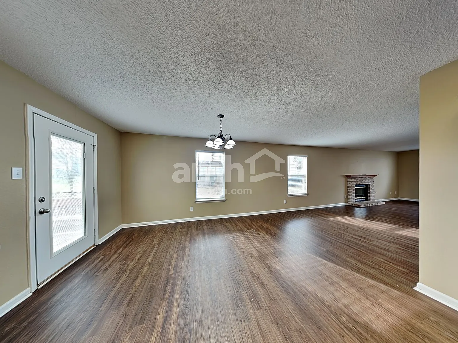 3 bed, 2.0 bath, 1505 sqft, $1,995 — Photo 4