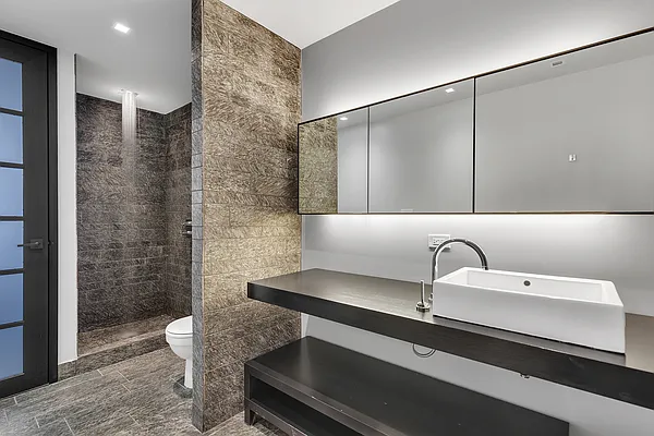 Sold by R New York | media 6