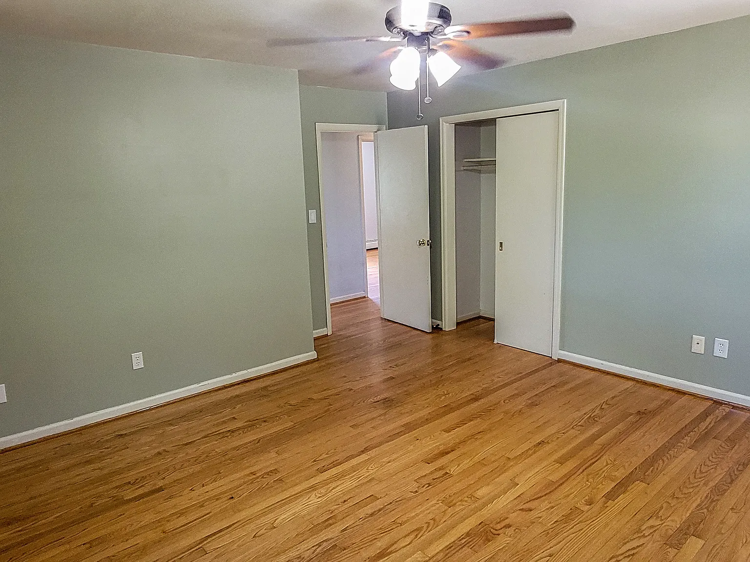5 bed, 2687 sqft, $850 — Photo 1
