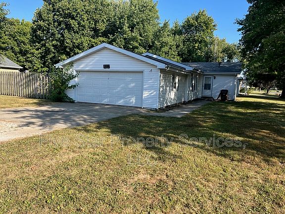 2nd image of 402 N Iris Dr