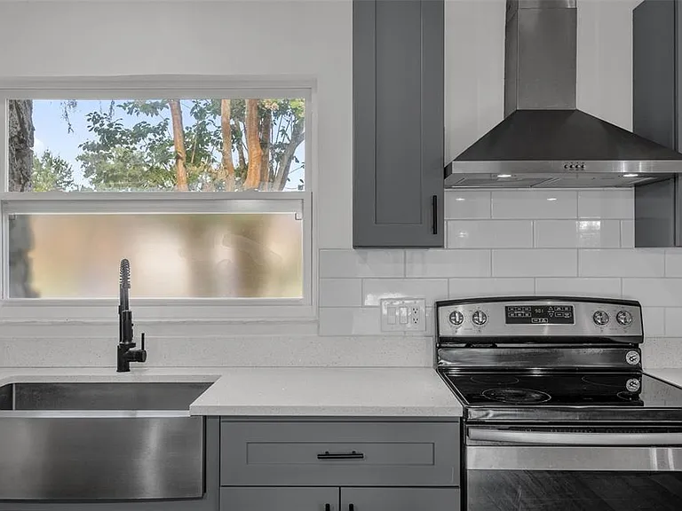 2433 Benjamin Dr — Photo 8