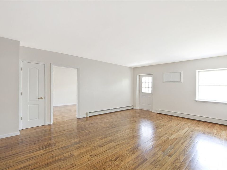 1st image of 567 Warren St #32