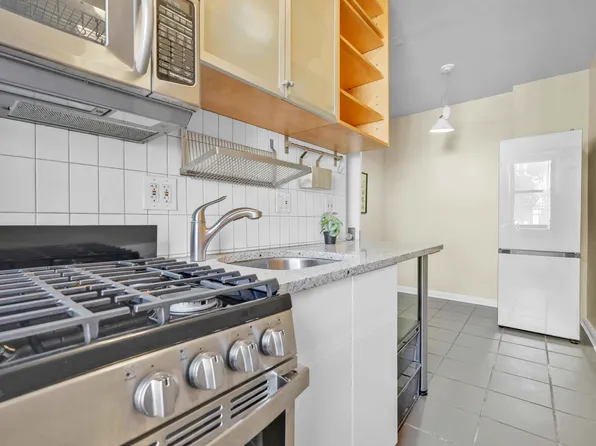 30-83 Crescent Street image 7 of 11