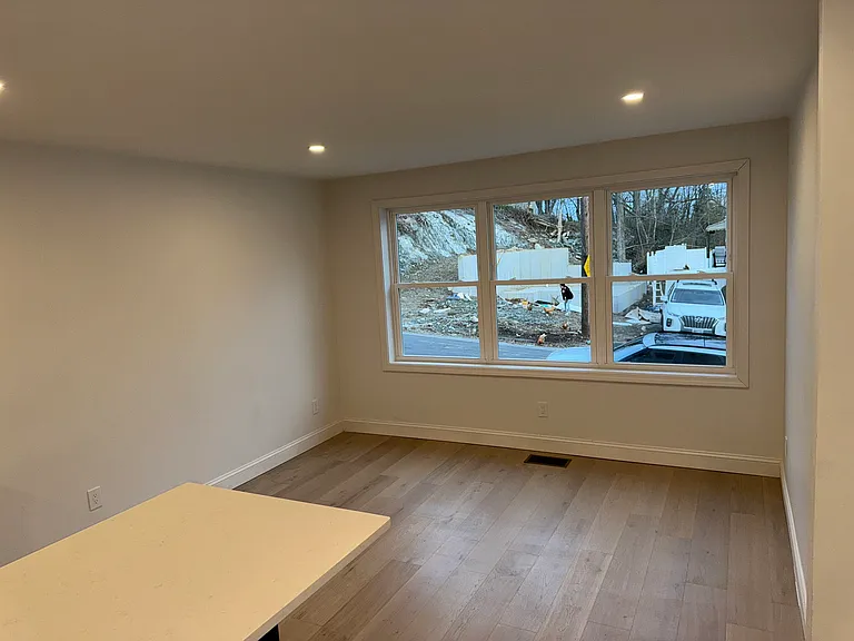 30 Ridgeway Ave — Photo 5