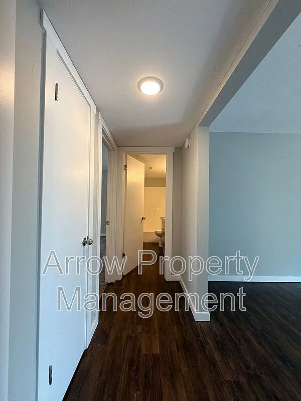 2 bed, 1.0 bath, $950 — Photo 4