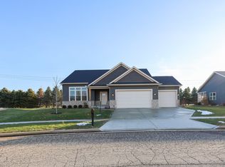 41 Brookstone Cir, Bloomington, IL