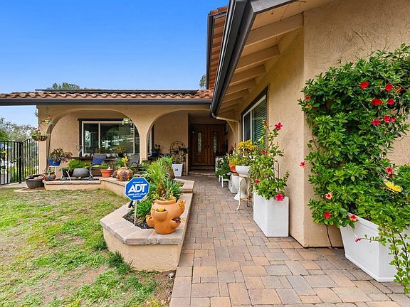 3rd image of 370 Spanish Spur