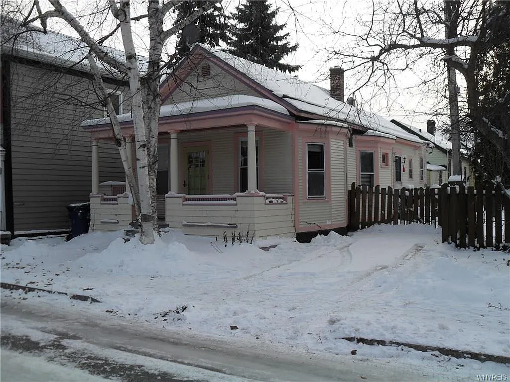 106 Trinity Pl photo 1