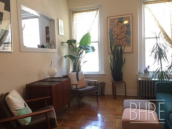 2nd image of 154 Carroll St APT D2