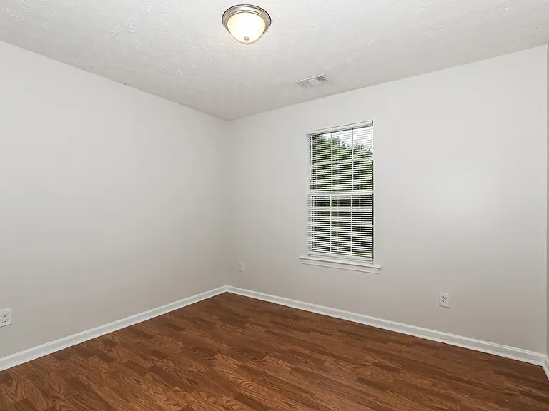 5250 Yellow Pine Dr — Photo 13