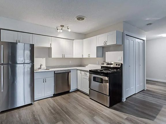 3rd image of 110 25th St W #499411