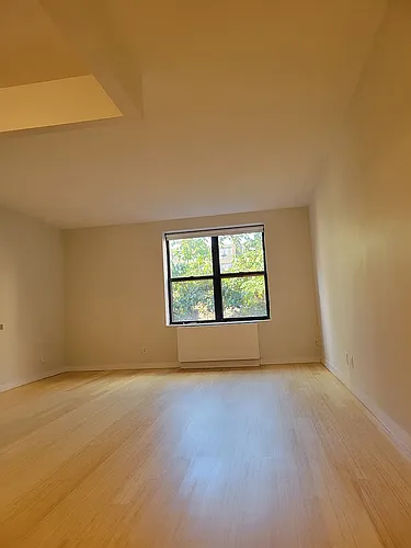 252 E 2nd St #3H Photo 1