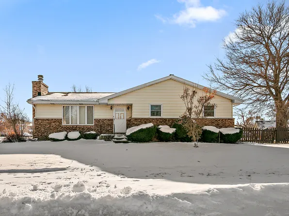 401 S Walnut St, Manteno, IL 60950